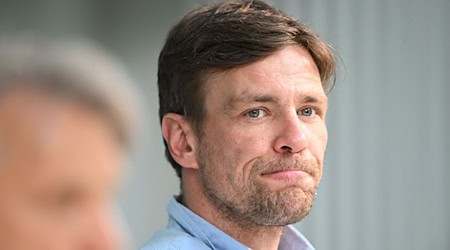 Werders Geschäftsführer Fußball, Clemens Fritz, bestätigt das Bremer Interesse an Samuel Mbangula. / Foto: ---/dpa