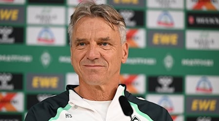 Trainer Horst Steffen und Werder Bremen starten am 23. August in die neue Bundesligasaison. / Foto: Carmen Jaspersen/dpa