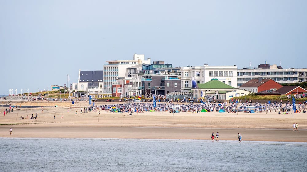 Die Stadt Norderney klagt gegen die beim Zensus 2022 festgestellte Einwohnerzahl - diese ist aus Sicht der Insel zu niedrig. (Archivbild) / Foto: Sina Schuldt/dpa