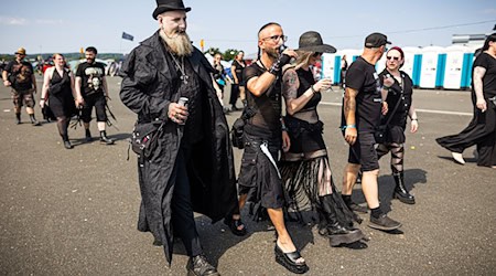 Tausende Gothic-Fans versammeln sich am Wochenende beim 25. M'era Luna-Festival in Hildesheim. / Foto: Moritz Frankenberg/dpa