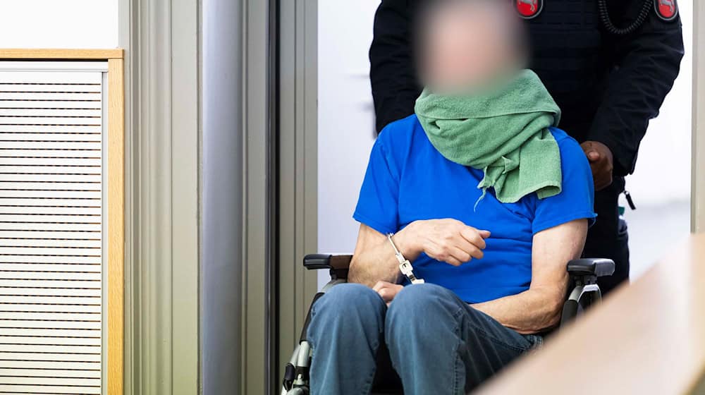 Ein 78-Jähriger muss für die Tötung seiner Partnerin für achteinhalb Jahre ins Gefängnis. / Foto: Michael Matthey/dpa