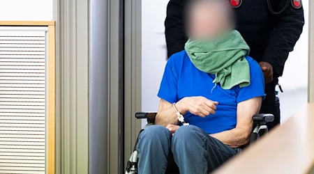 Ein 78-Jähriger muss für die Tötung seiner Partnerin für achteinhalb Jahre ins Gefängnis. / Foto: Michael Matthey/dpa