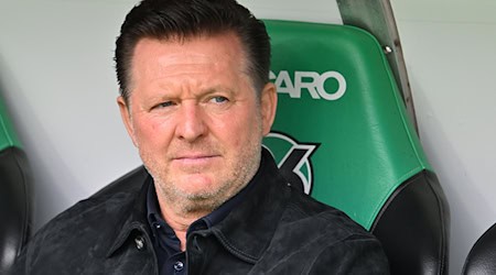 96-Coach Christian Titz trifft auf seinen Ex-Club. (Archivbild) / Foto: Swen Pförtner/dpa