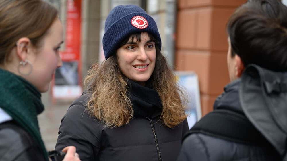 Grünen-Politikerin Marie Kollenrott mahnt, Abschiebungen dürften nicht ohne Transparenz und menschenrechtliche Standards erfolgen. (Archivbild) / Foto: Swen Pförtner/dpa