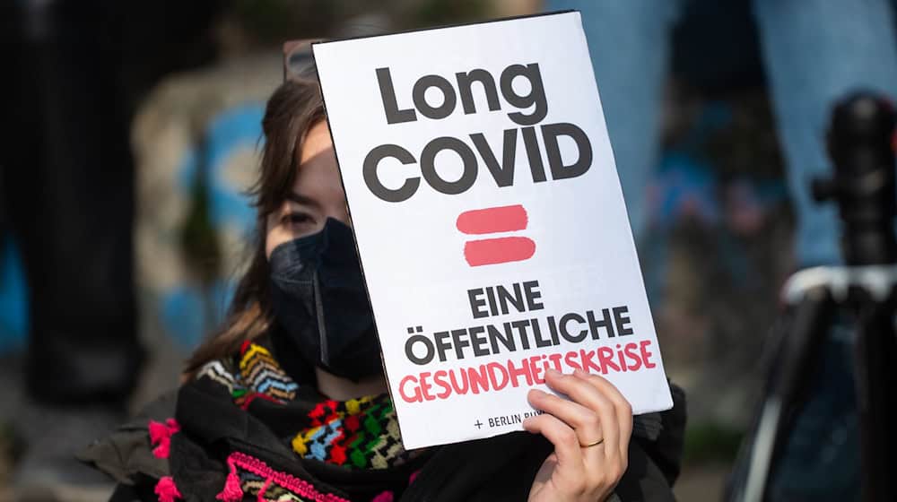 Viele Menschen leiden unter Long oder Post Covid. Die Ärztekammer Niedersachsen spricht sich für mehr Ambulanzen aus. (Archivbild) / Foto: Christophe Gateau/dpa