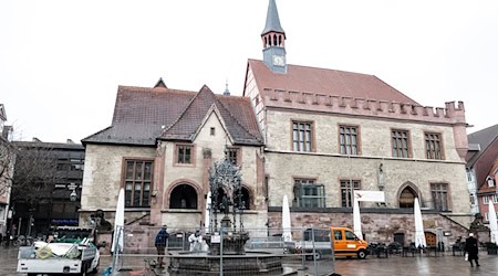 Das Alte Rathaus in Göttingen ist vom Holzwurm befallen und muss für etwa vier Wochen schließen, damit der Schädling bekämpft werden kann. (Archivbild) / Foto: Swen Pförtner/dpa