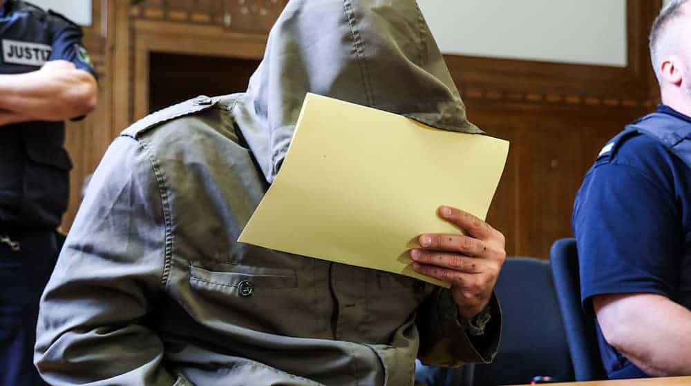 Abu Walaa, früherer IS-Statthalter in Deutschland, sitzt im Gerichtssaal am Verwaltungsgericht in Düsseldorf. (Archivbild) / Foto: Christoph Reichwein/dpa
