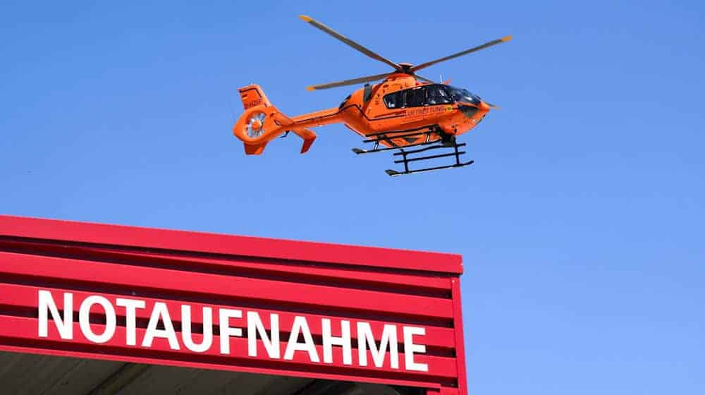Nach einem schweren Unfall im Kreis Emsland ist ein Mann mit dem Hubschrauber ins Krankenhaus gebracht worden. (Symbolbild) / Foto: Julian Stratenschulte/dpa