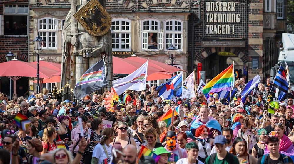 Die Veranstalter rechnen mit Zehntausenden Menschen. (Archivbild) / Foto: Focke Strangmann/dpa