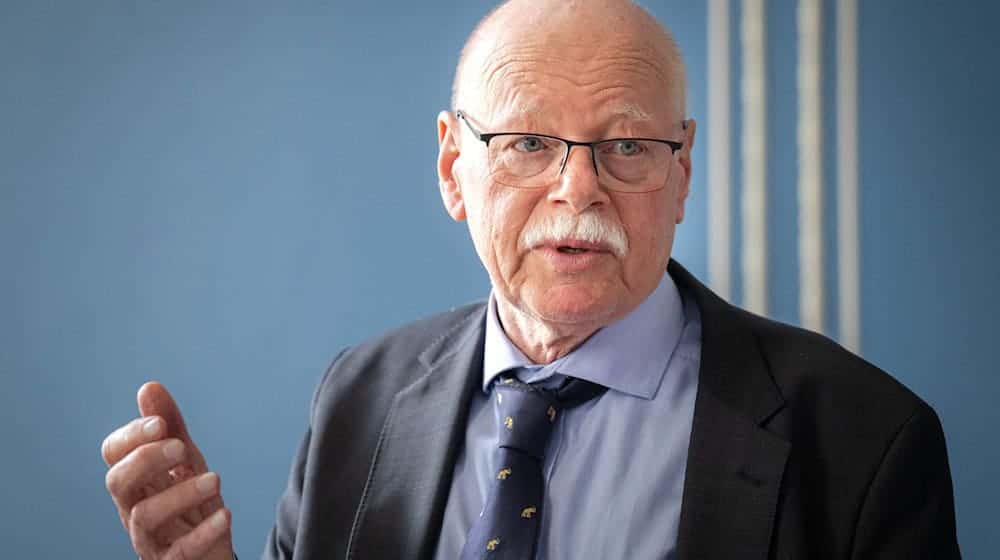 Ulrich Mäurer will sein Amt als Bremer Innensenator vorzeitig aufgeben. (Archivbild) / Foto: Sina Schuldt/dpa