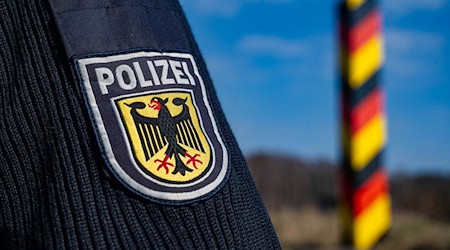 Fußballspiele, illegale Migration, kritische Infrastruktur auf See - die Bundespolizeidirektion Bad Bramstedt hat ein breites Aufgabenfeld. (Archiv) / Foto: Stefan Sauer/dpa