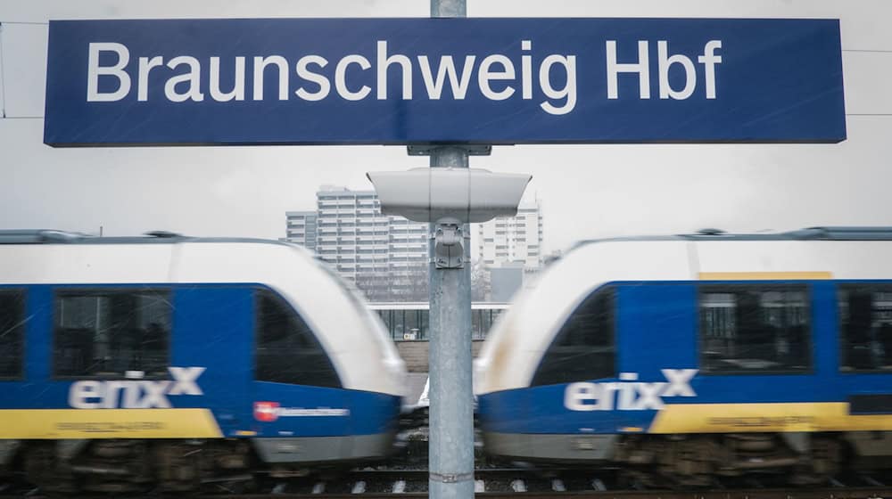 Am Hauptbahnhof Braunschweig hantierte der 22-Jährige mit einem augenscheinlichen Butterflymesser, wie die Bundespolizei mitteilte. (Symbolbild) / Foto: Ole Spata/dpa
