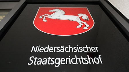 Der Staatsgerichtshof wies eine Klage der CDU gegen den zweiten Nachtragshaushalt 2023 zurück. (Archivbild) / Foto: Julian Stratenschulte/dpa