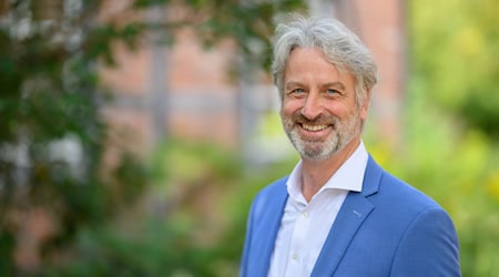 Peter Karst ist der CDU-Kandidat für das Amt des Oberbürgermeisters der Stadt Hannover. / Foto: Julian Stratenschulte/dpa