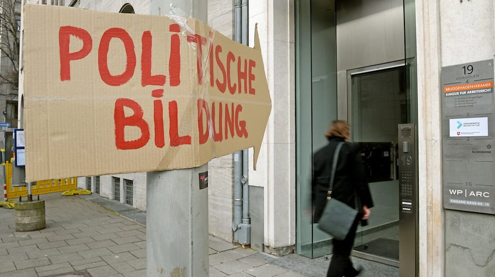 Das Budget der Landeszentrale für politische Bildung soll mehr als verdoppelt werden. (Archivbild) / Foto: picture alliance / Holger Hollemann/dpa