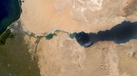 Der Suezkanal verbindet das Mittelmeer mit dem Roten Meer. (Archivbild)  / Foto: Fotoreport/dpa