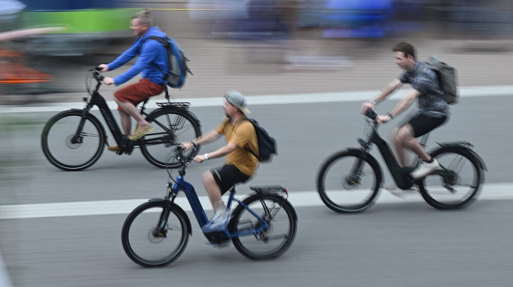 In Niedersachsen sind E-Bikes besonders beliebt. (Archivbild) / Foto: Arne Dedert/dpa