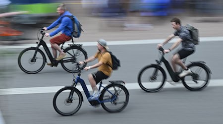 In Niedersachsen sind E-Bikes besonders beliebt. (Archivbild) / Foto: Arne Dedert/dpa