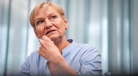 Die Vorsitzende der Evangelischen Kirche in Deutschland, Kirsten Fehrs, erinnert rund 80 Jahre nach den Atombombenabwürfen an die Opfer. / Foto: Kay Nietfeld/dpa