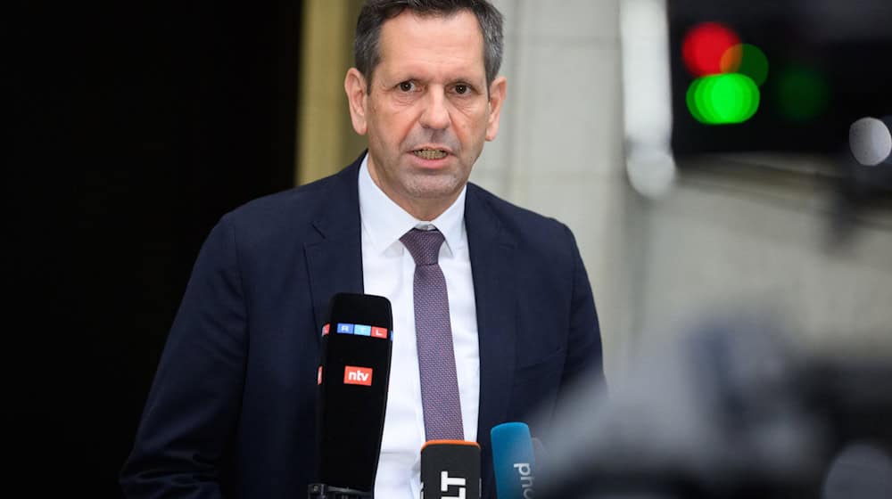 Nach einem Unfall mit einem Radfahrer hat die Staatsanwaltschaft die Ermittlungen gegen Regierungschef Olaf Lies (SPD) eingestellt. (Archivbild) / Foto: Bernd von Jutrczenka/dpa