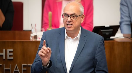 Bremens Bürgermeister Andreas Bovenschulte bekräftigt Forderungen nach einem Stahlgipfel (Archivbild) / Foto: Sina Schuldt/dpa