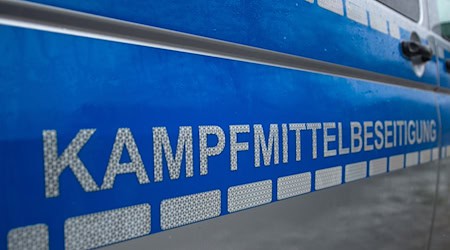 Der Kampfmittelräumdienst musste am Sonntag zur Entschärfung einer Fliegerbombe in Salzgitter anrücken. (Symbolbild) / Foto: Philipp Schulze/dpa