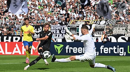 Robin Hack trifft für Gladbach. / Foto: Carmen Jaspersen/dpa