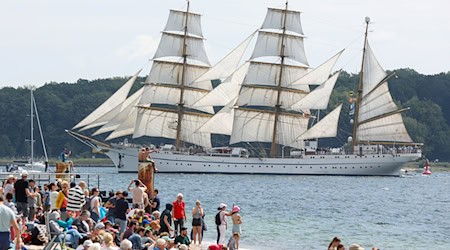 Die «Gorch Fock» geht auf Reise und soll dabei auch Nachwuchs werben. (Archivbild) / Foto: Bodo Marks/dpa