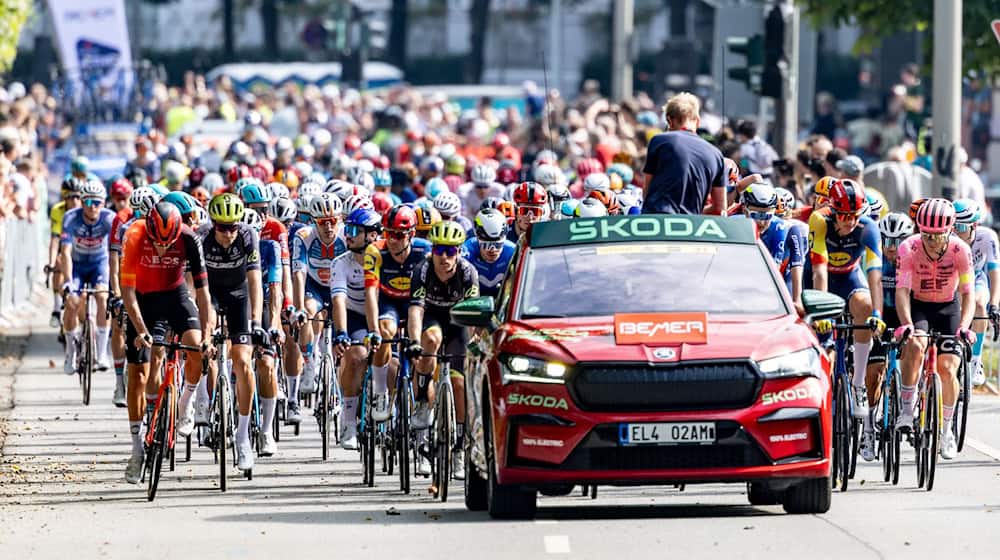 Radprofis bei der letztjährigen Ausgabe der Cyclassics.  / Foto: Axel Heimken/dpa