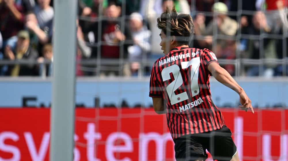 Hayate Matsuda von Hannover 96 feiert sein Tor zum 1:0 gegen Magdeburg. / Foto: Swen Pförtner/dpa