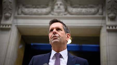Olaf Lies betont, dass Hilfe für Kinder unabhängig von Herkunft oder Religion geleistet werden müsse. (Archivbild) / Foto: Bernd von Jutrczenka/dpa