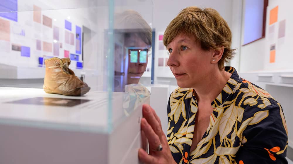 Carola Rudnick, Leitung der Euthanasie-Gedenkstätte Lüneburg, eröffnet im Dokumentationszentrum in Lüneburg eine Dauerausstellung. Sie soll an die NS-Opfer erinnern.  / Foto: Philipp Schulze/dpa
