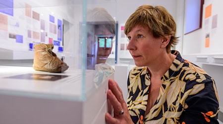 Carola Rudnick, Leitung der Euthanasie-Gedenkstätte Lüneburg, eröffnet im Dokumentationszentrum in Lüneburg eine Dauerausstellung. Sie soll an die NS-Opfer erinnern.  / Foto: Philipp Schulze/dpa