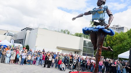Auf der «Maker Faire» in Hannover warten viele Ausstellungsstände auf Tüftler und Bastler. / Foto: Julian Stratenschulte/dpa