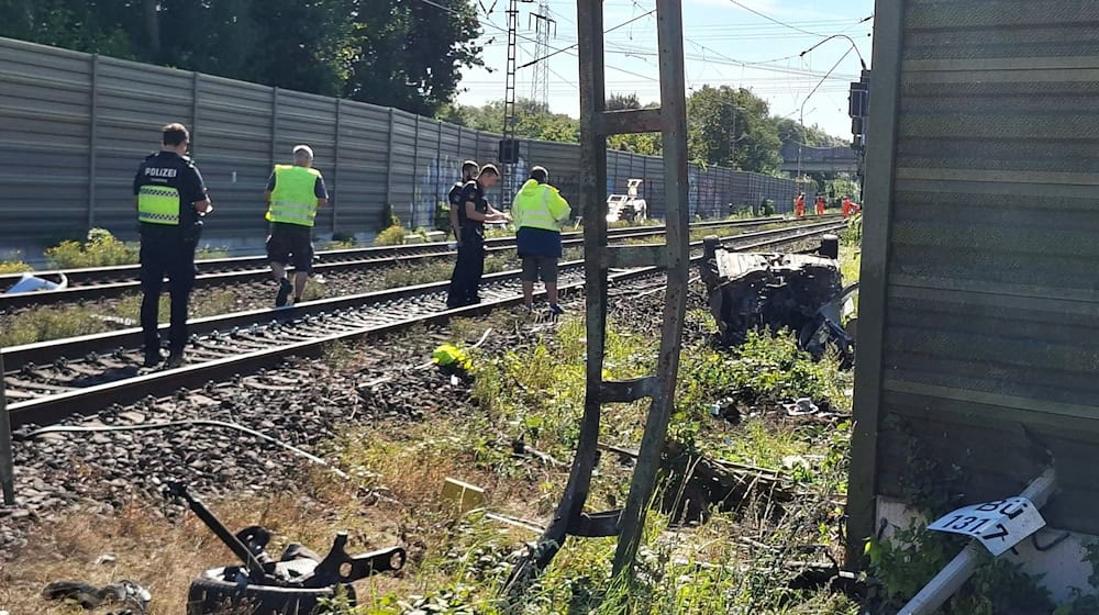 Nach dem tödlichen Unfall an einem Bahnübergang in Bremen ermittelt die Staatsanwaltschaft. / Foto: Kai Moorschlatt/TNN/dpa