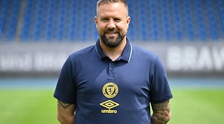 Heiner Backhaus soll Eintracht Braunschweig sicher durch die Saison führen. / Foto: Swen Pförtner/dpa