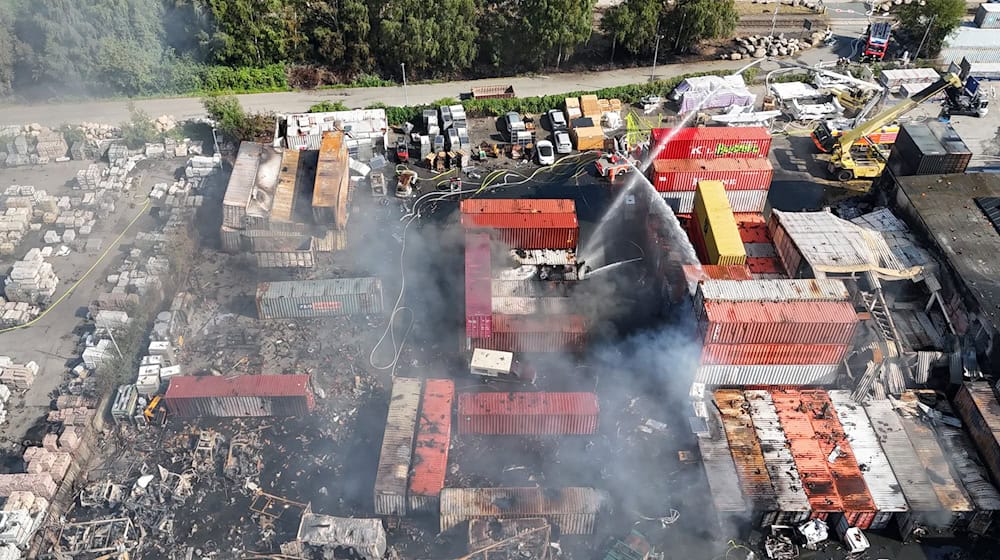 Am Donnerstagnachmittag konnte die Feuerwehr "Feuer aus" melden. (Archivbild) / Foto: Marcus Golejewski/dpa