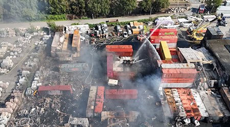 Am Donnerstagnachmittag konnte die Feuerwehr "Feuer aus" melden. (Archivbild) / Foto: Marcus Golejewski/dpa