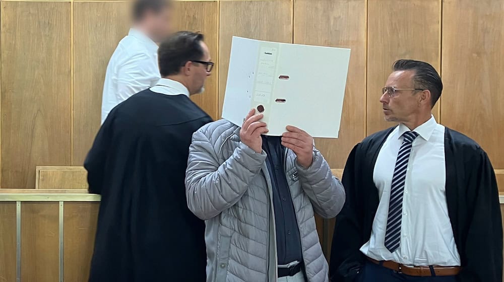 Kriminelle Polizisten bereicherten sich bei Drogen-Kontrollen. Jetzt hat das Landgericht Hannover ein Urteil über die beiden Beamten gefällt. (Achivbild)  / Foto: Christina Sticht/dpa