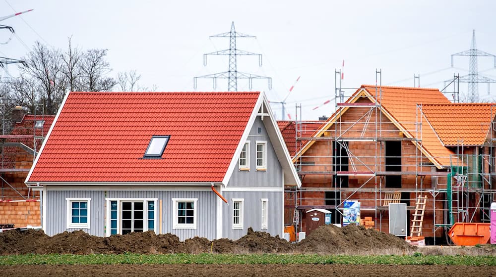 Viele Kommunen in Niedersachsen haben die Grundsteuer in den vergangenen Jahren erhöht. (Archivbild) / Foto: Hauke-Christian Dittrich/dpa