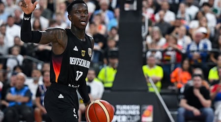 Dennis Schröder ziegt Vergleich mit Dirk Nowitzki. / Foto: Sven Hoppe/dpa