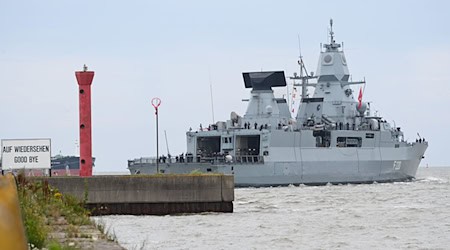 Eine Fregatte verlässt Wilhelmshaven. (Archivbild)  / Foto: Lars Penning/dpa