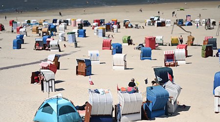 In den letzten Ferientagen kann es am Strand noch einmal voll werden. (Archivbild) / Foto: Lars Penning/dpa
