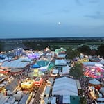 Eines der größten Volksfeste in Niedersachsen beginnt: der Stoppelmarkt. (Archivbild)  / Foto: Markus Hibbeler/dpa