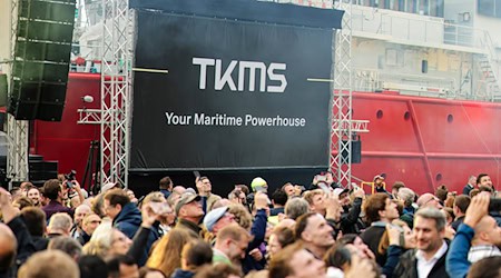 Die Aktionärinnen und Aktionäre von TKMS sollen am Freitag für die Verselbstständigung der Thyssenkrupp-Marineschiffbausparte stimmen. (Archivbild) / Foto: Frank Molter/dpa