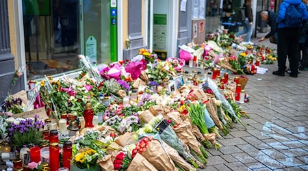 Die Trauer um den getöteten Lorenz ist groß. Bei ihren Ermittlungen ist die Staatsanwaltschaft nun einen großen Schritt weiter. (Archivbild)  / Foto: Sina Schuldt/dpa