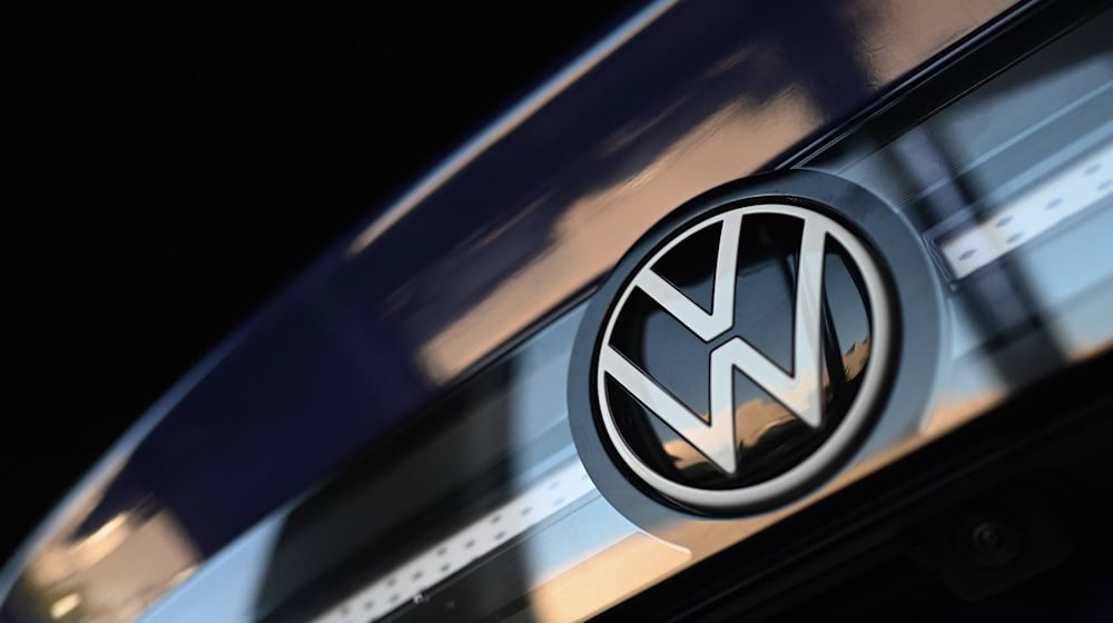 VW hat 1,5 Millionen vollelektrische Autos aus der ID-Reihe ausgeliefert.  / Foto: Lars Penning/dpa