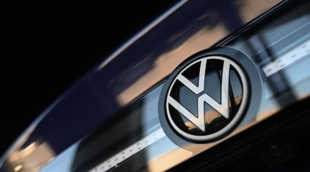 VW hat 1,5 Millionen vollelektrische Autos aus der ID-Reihe ausgeliefert.  / Foto: Lars Penning/dpa