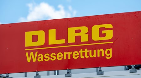 Zwischenbilanz der DLRG nach sieben Monaten: Es gibt etwas weniger Badetote in Deutschland. / Foto: Stefan Sauer/dpa
