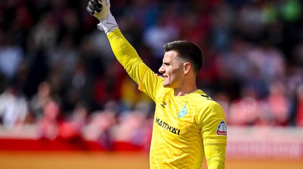 Michael Zetterer geht als Nummer eins bei Werder in die Saison  / Foto: Harry Langer/dpa